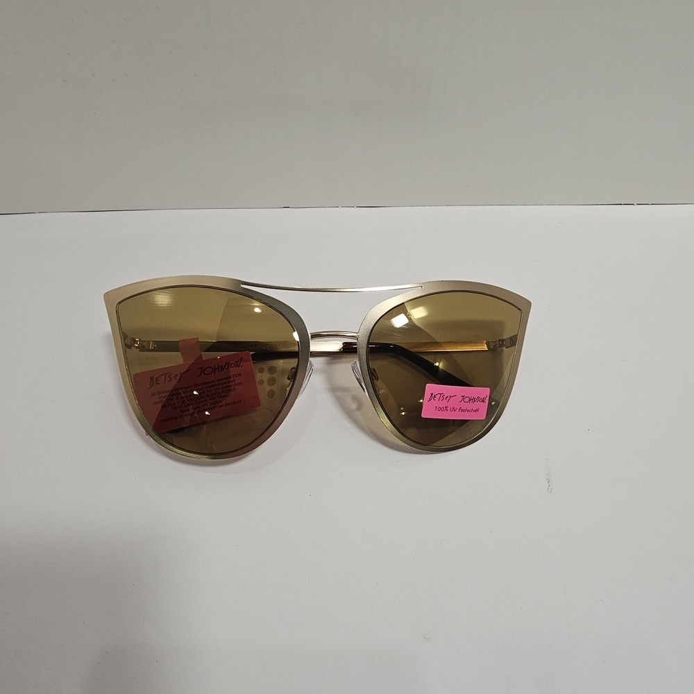 NWT Betsey Johnson Gold Cat Eye Sunglasses Metal Pink Heart Summer Festival - Picture 5 of 8